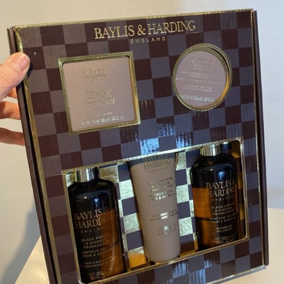 Bayliss & Harding Black Pepper & Ginseng Men's Perfect Grooming Pack Gift Set - Picture 6 of 7